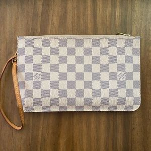 Louis Vuitton Neverfulll wallet/clutch/wristlet